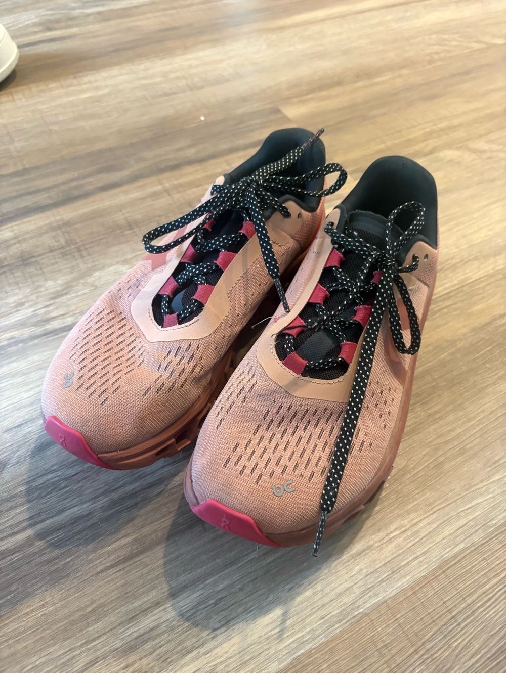 On Running Pink/Black Women’s Athletic Running Shoes - Picture 2 of 6